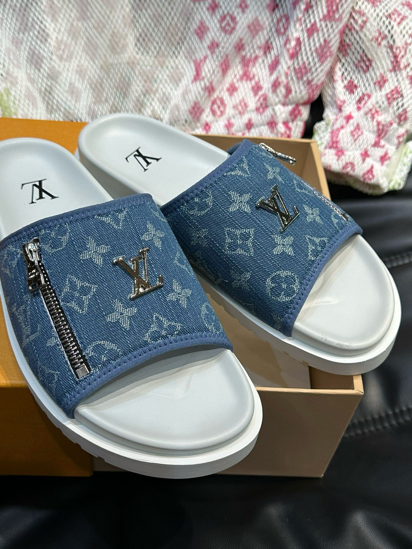 Louis Vuitton Slippers